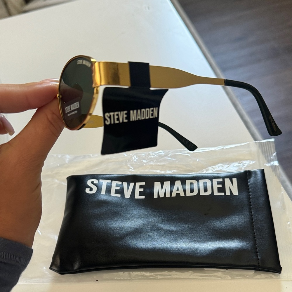 Steve Madden Gold and Black Sunglasses